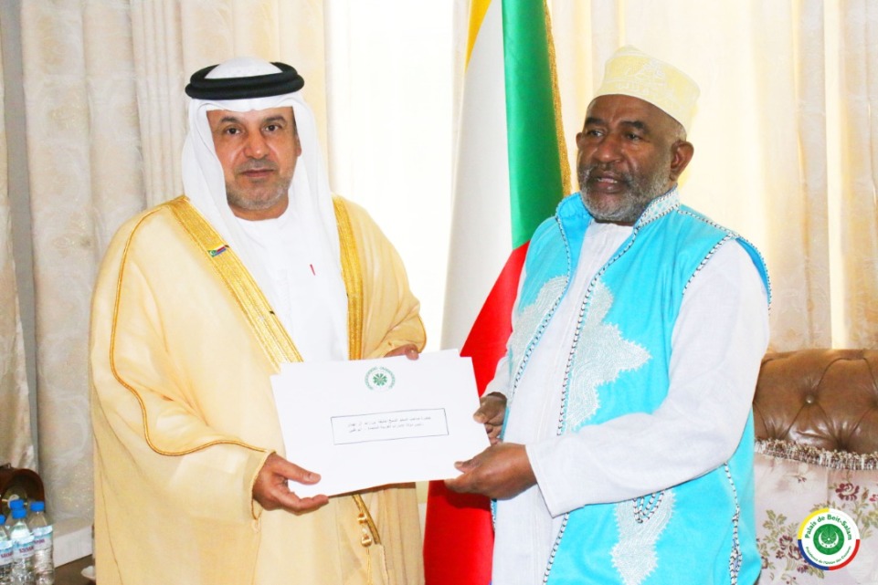 LE PRÉSIDENT DE LA RÉPUBLIQUE  A REMIS A L’AMBASSADEUR DES EMIRATS ARABES UNIES